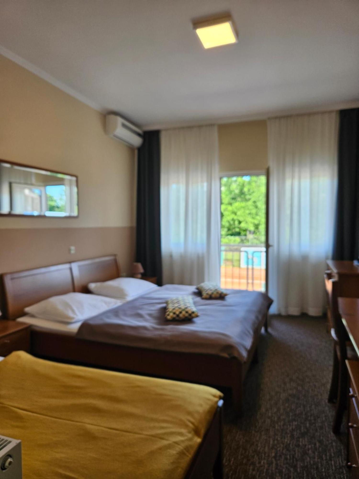 Bed And Breakfast Restaurant Dp Donji Zvecaj Стая снимка